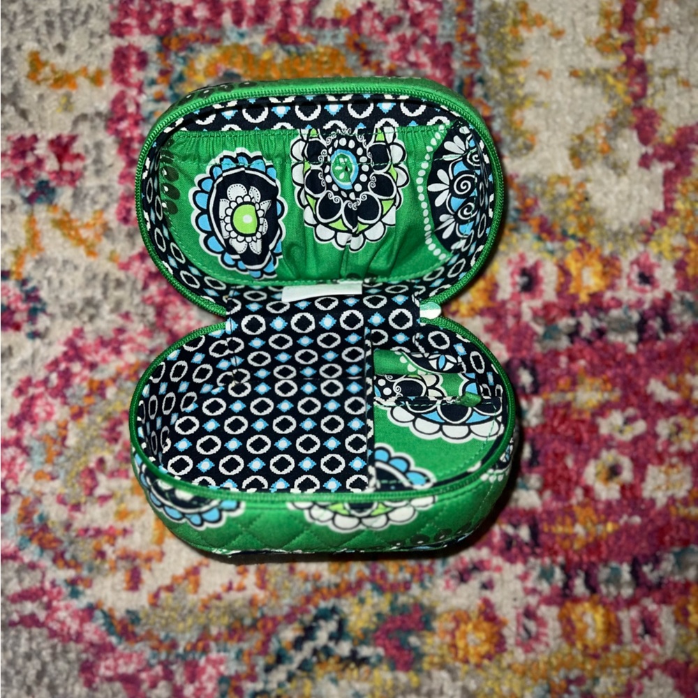 *AUTHENTIC* Vera Bradley Jewelry Case “Cupcakes Green”